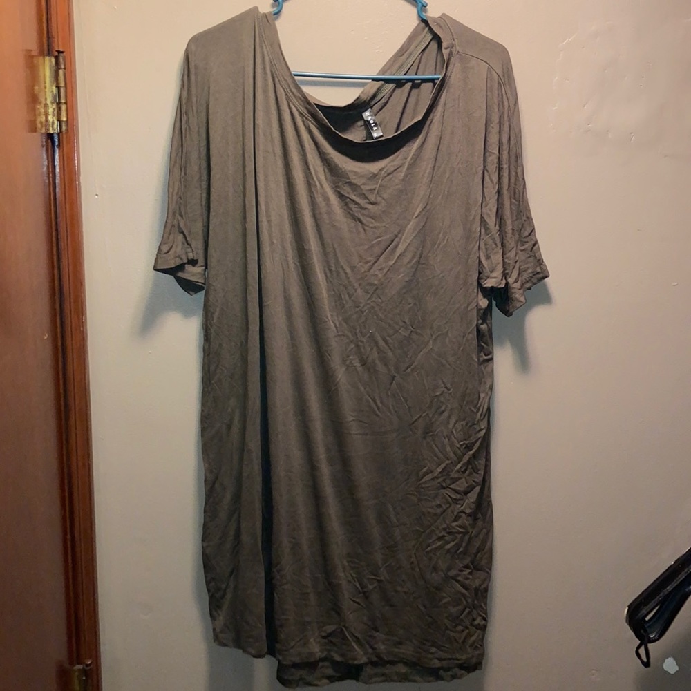 Oversized olive T